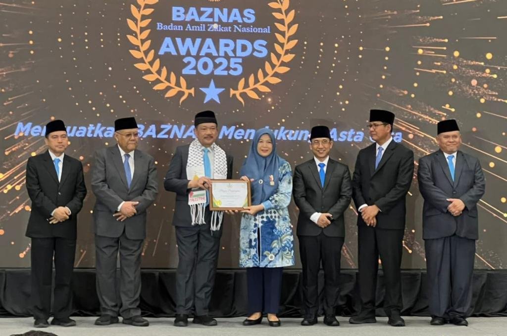 Bupati Serang Ratu Zakiyah Raih Penghargaan BAZNAS Awards 2025