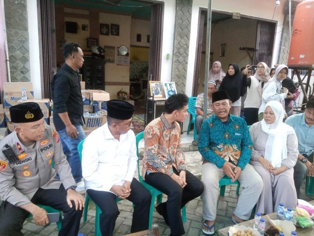Gubernur Banten Andra Soni Kunjungi Kediaman Keluarga Andika Lutfi Falah dan Sampaikan Belasungkawa