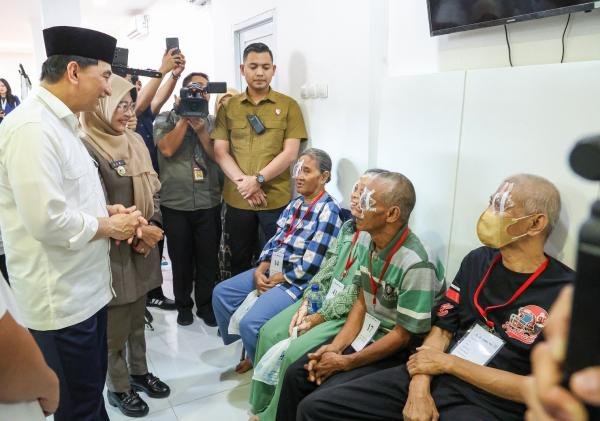 Wagub Banten A Dimyati Natakusumah Buka Operasi Mata Katarak Gratis Baznas Provinsi Banten
