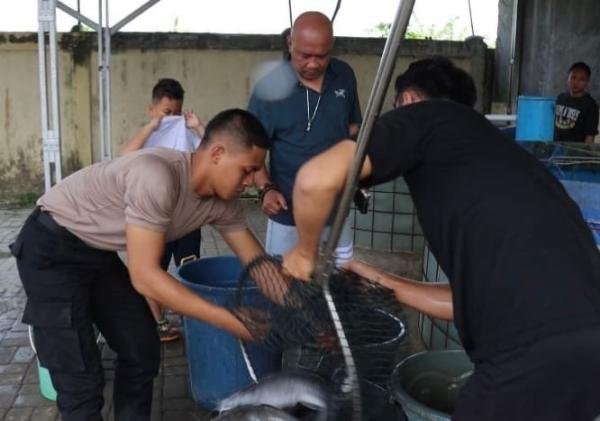 Kapolres Serang Panen Lele Bersama Warga, Pererat Silaturahmi dan Dukung Ketahanan Pangan