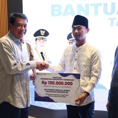 Bupati Tangerang Serahkan Bantuan Program Sanitren Tahun 2025