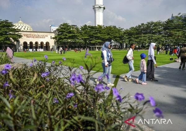 Dijamin Betah, Inilah Pesona Taman Alun-Alun Bandung yang Ramai Dikunjungi