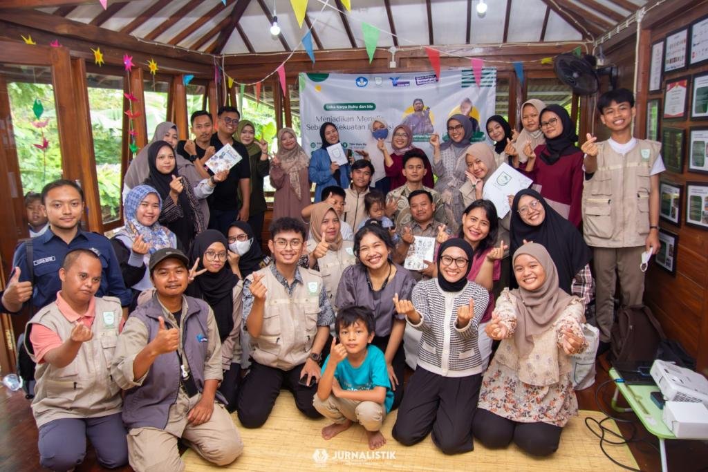 Menulis sebagai Kekuatan Edukasi: Taman Bacaan Masyarakat Bale Baca Cijayanti Gelar Pelatihan