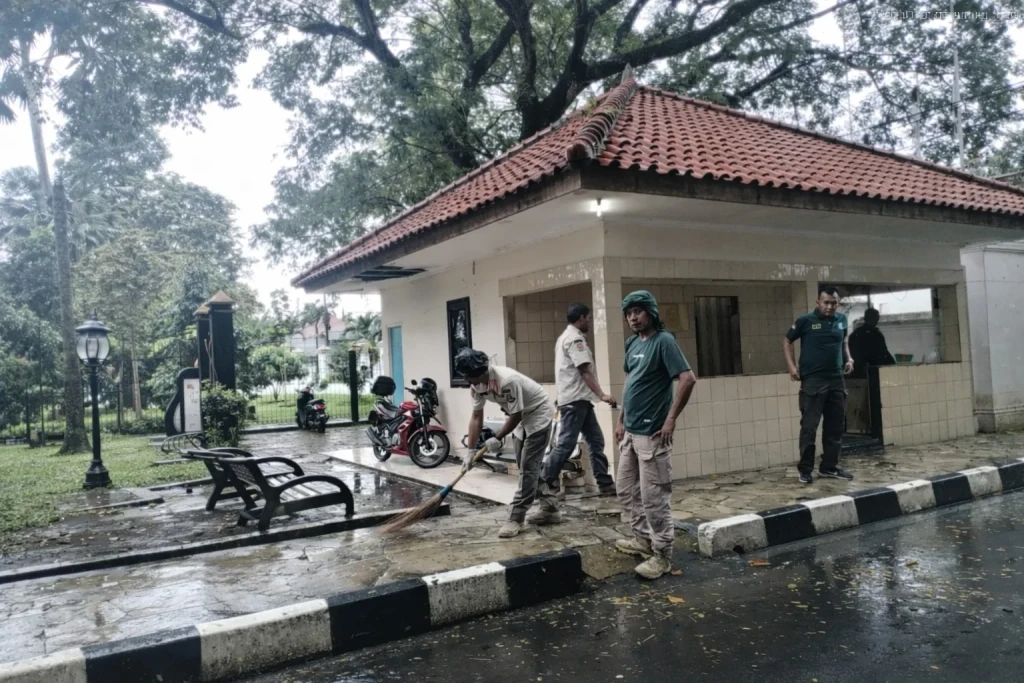 Gerakan Banten Bersih Ditargetkan Jadi Budaya, Satpol PP Banten Rutin Gelar Jumat Bersih
