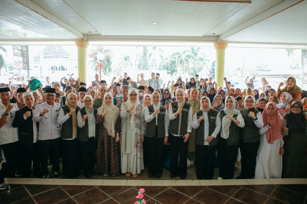 Kolaborasi TP PKK dan Baznas, 400 Paket Sembako Disalurkan di Dua Kabupaten