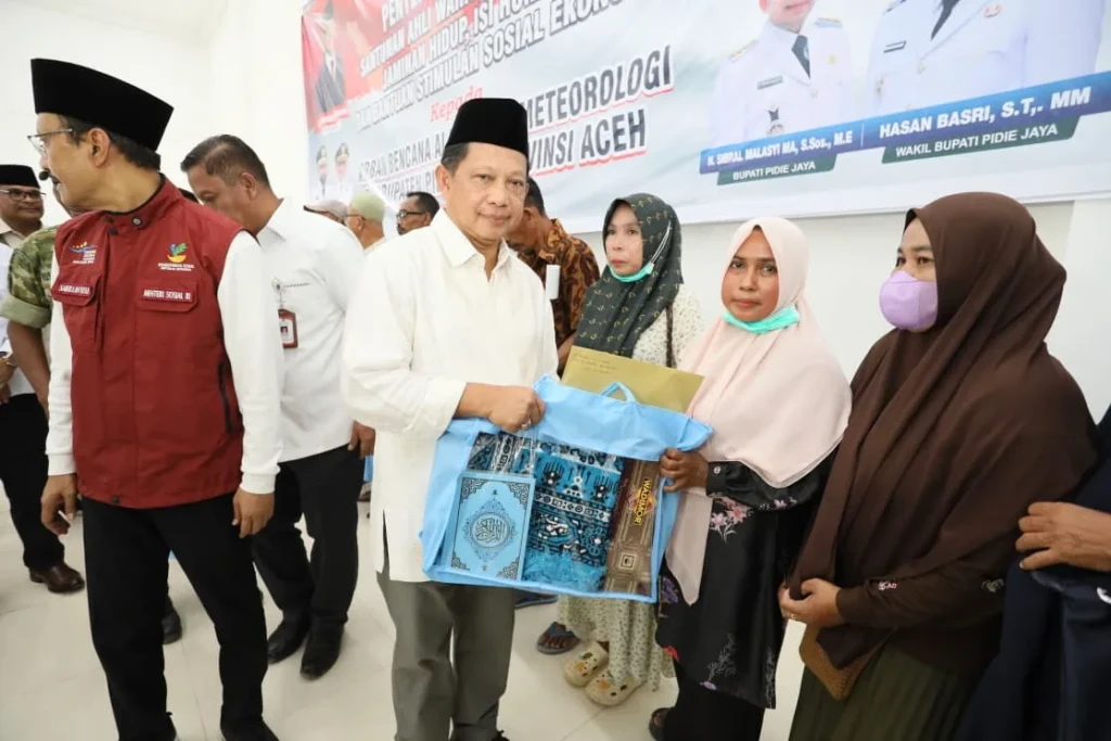Mendagri Tito Salurkan Bantuan Rp1,7 T Korban Bencana Pidie Jaya