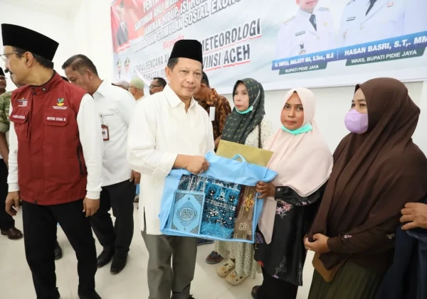 Mendagri Tito Salurkan Bantuan Rp1,7 T Korban Bencana Pidie Jaya