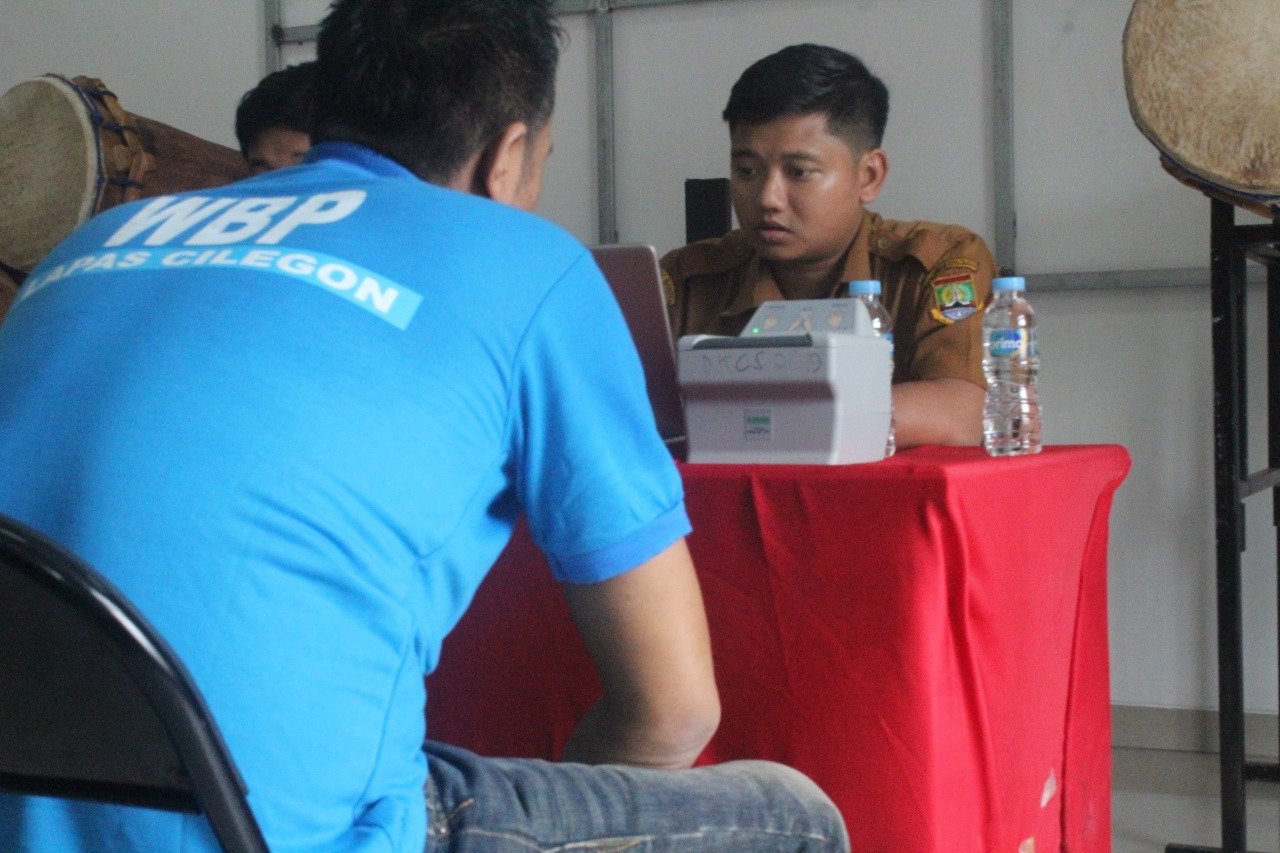Perekaman e-KTP di Lapas Cilegon: 108 Warga Binaan Siap Berpartisipasi dalam Pilkada Banten