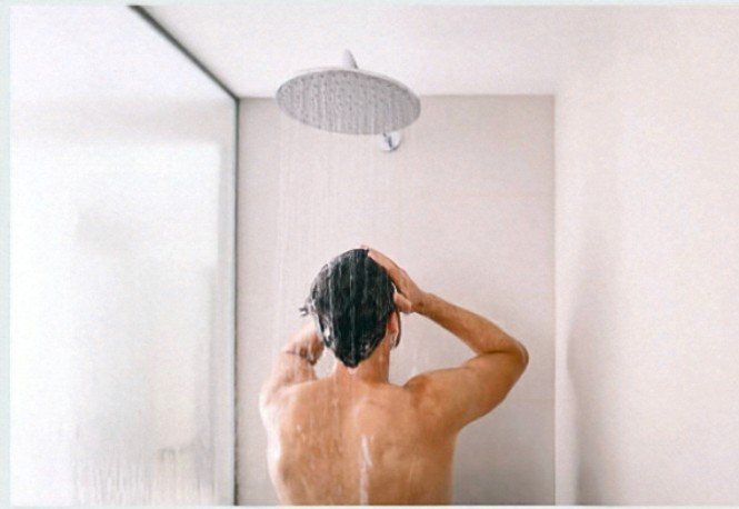 Tips Mandi yang Tepat: Sabun Mandi atau Sampo Dulu?