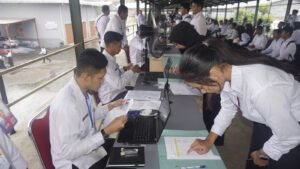 Hujan Tak Surutkan Semangat, 147 CPNS Jalani Registrasi Ulang di Ditjenpas Jateng
